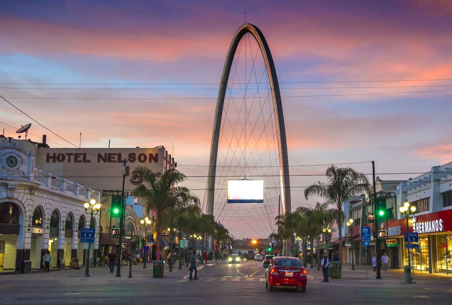 AVENIDA REVOLUCIÓN EL CORAZÓN DE TIJUANA Shake La Revu Un estilo